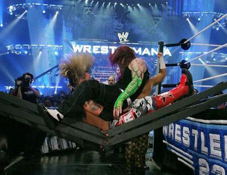 jeff hardy qui pette la table